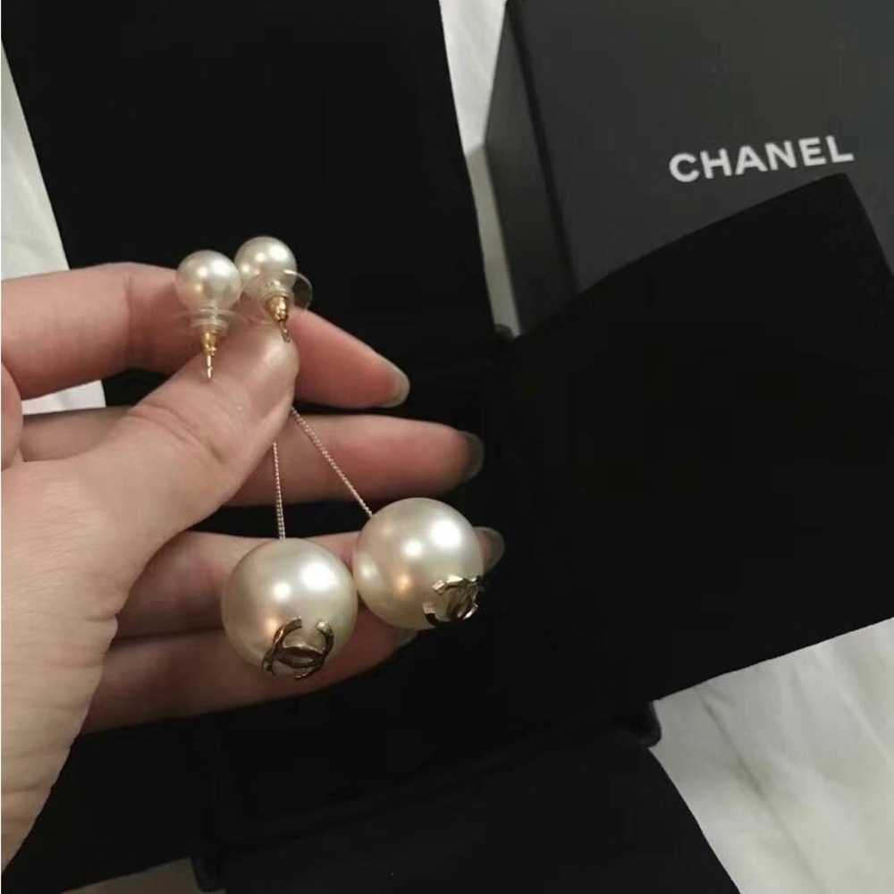 chanel classic pearl earrings